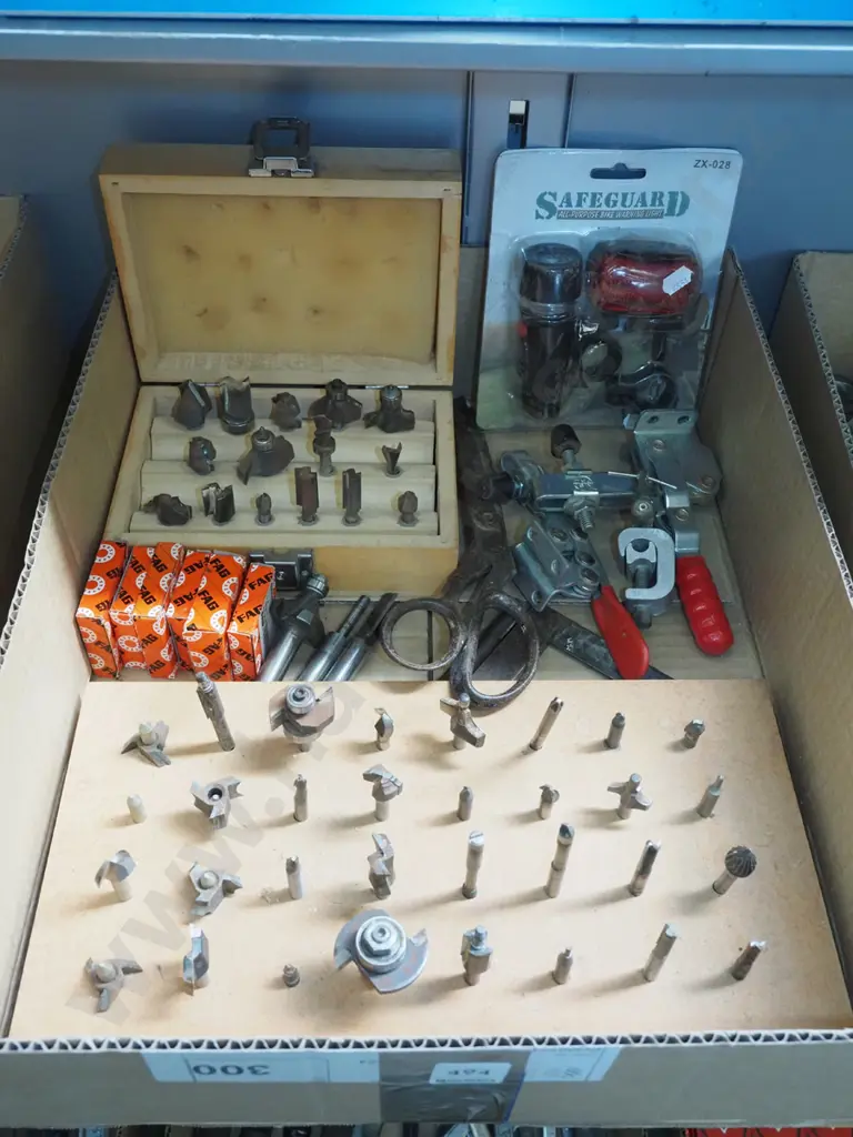 box; router bits, bike lights, bearings etc Image 1++