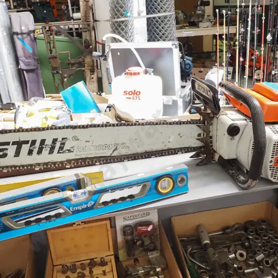 large Stihl 051 AV chainsaw - goes well, chain needs tightening