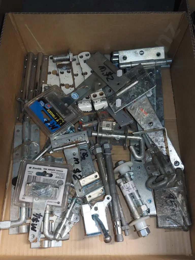 box; hinges, bolts, latches etc Image 1++