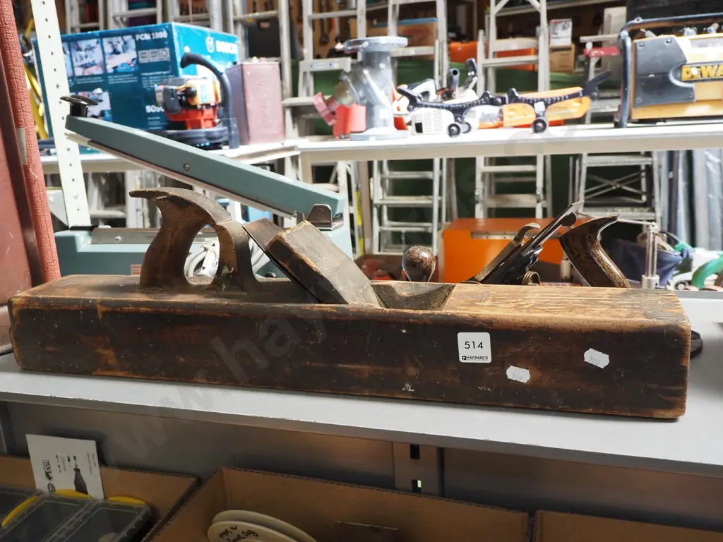 vintage wooden hand plane Image 1++