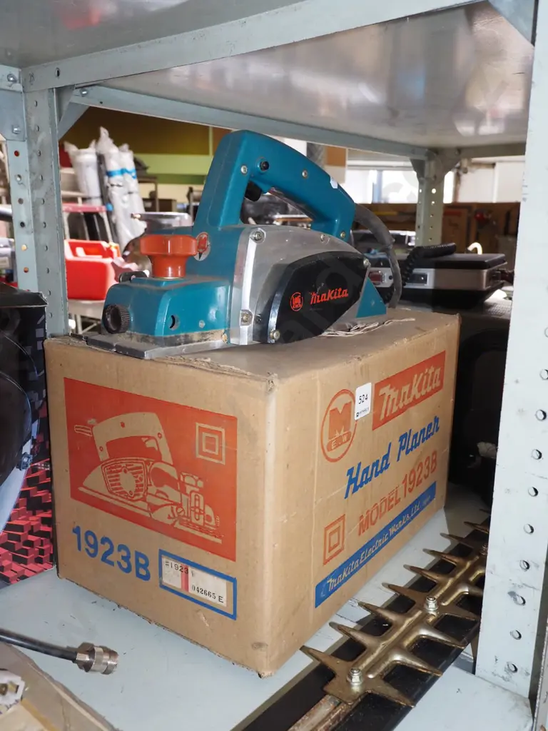 Makita electric hand planer Image 1++