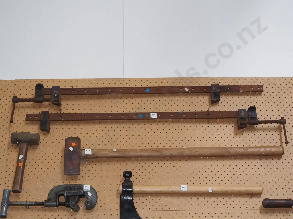 2x sets of rusty sash clamps - blue dots Image 1++