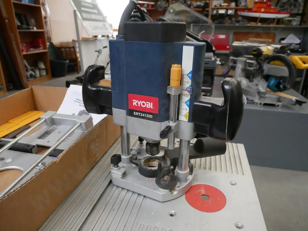 Ryobi router/circular saw table with Ryobi plunge router and accessories Image 1++