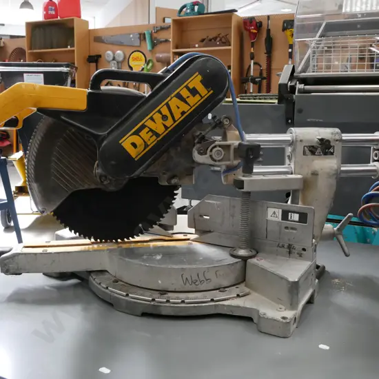 Dewalt sliding compound mitre saw