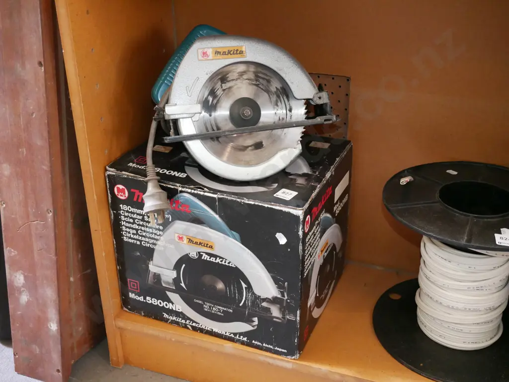 Makita skilsaw Image 1++