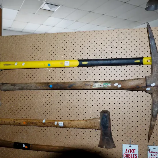 pick axes - blue dots