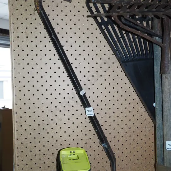 wrecking bar