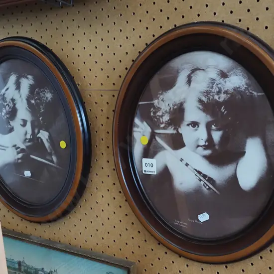 2x cherub prints