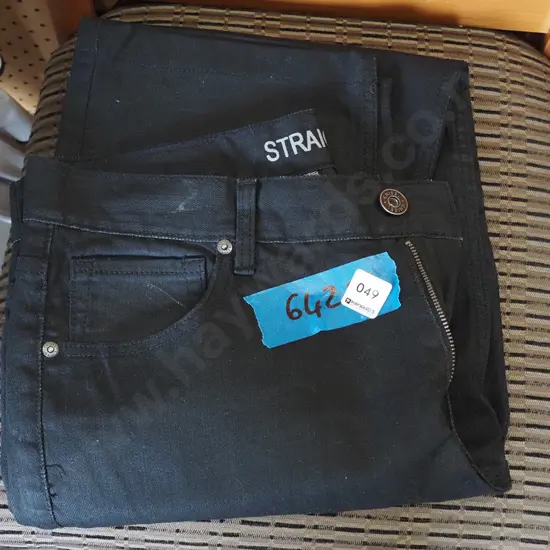 pair of size 87/34 black denim jeans