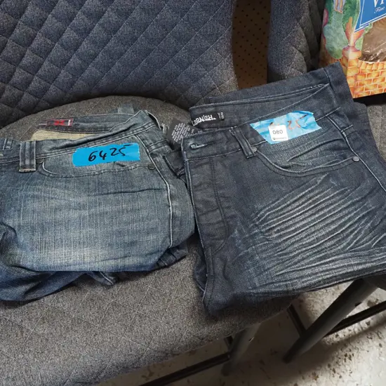 2x pairs of jeans - 32", 34"