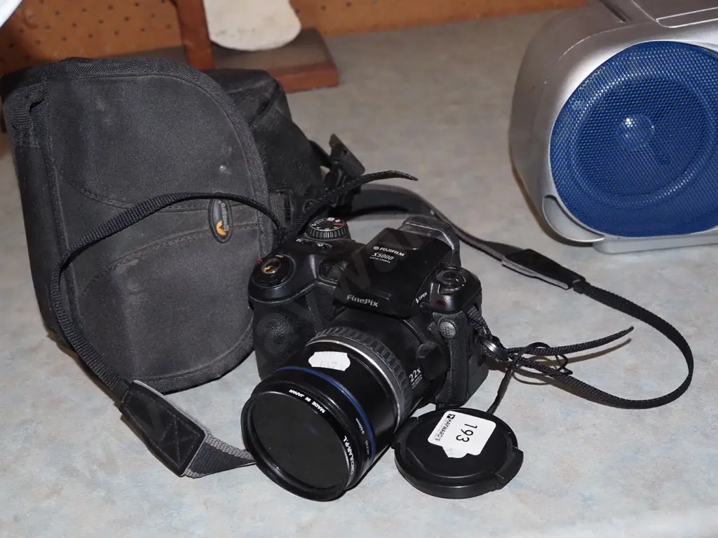Fujifilm Finepix S5000 digital camera Image 1++