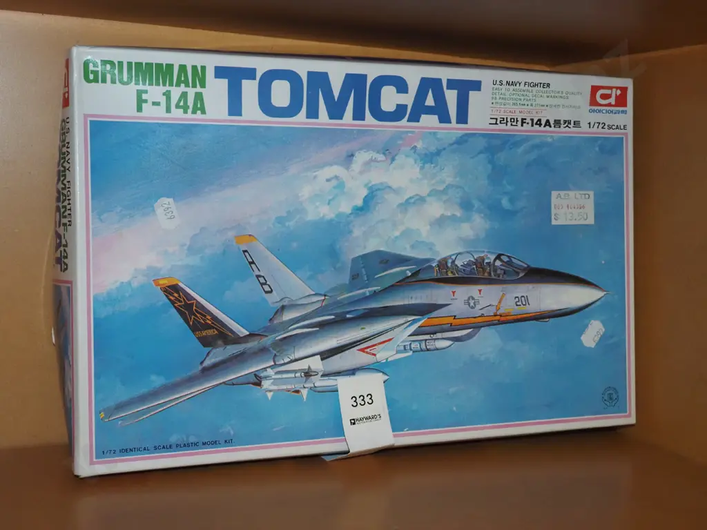 yet to be assembled scale of F14 A Tomcat Image 1++