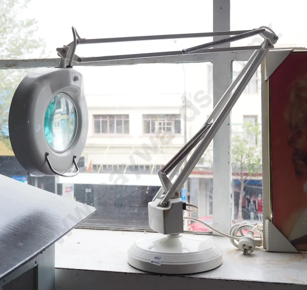 Superlux anglepoise magnifying glass Image 1++