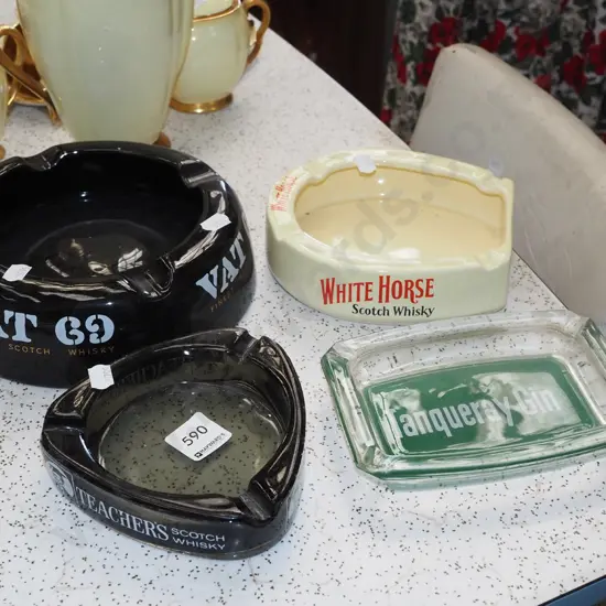 4x ashtrays