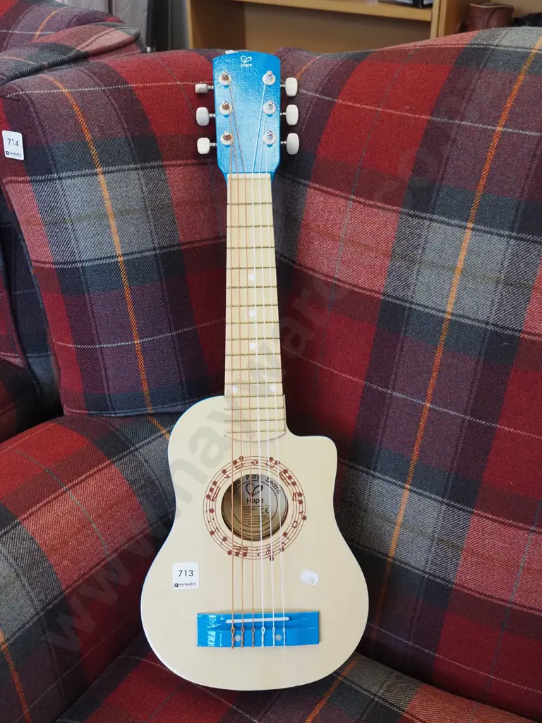 small guitar Image 1++
