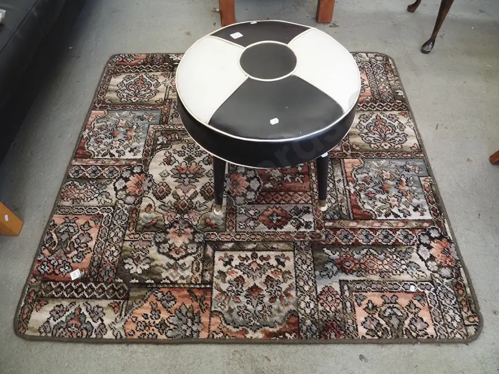 edged carpet square L1180 W1180 Image 1++