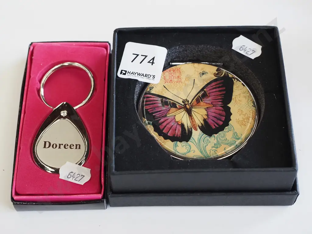 key ring, butterfly themed compact Image 1++