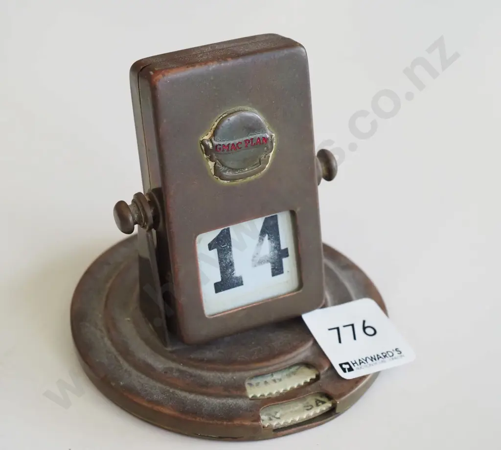 vintage desk top perpetual calendar Image 1++