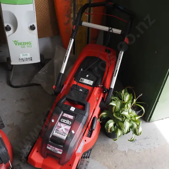 Ozito 18v battery powered lawn mower with 2 batteries and charger