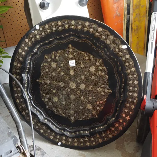 large brass platter/wall charger Diam590