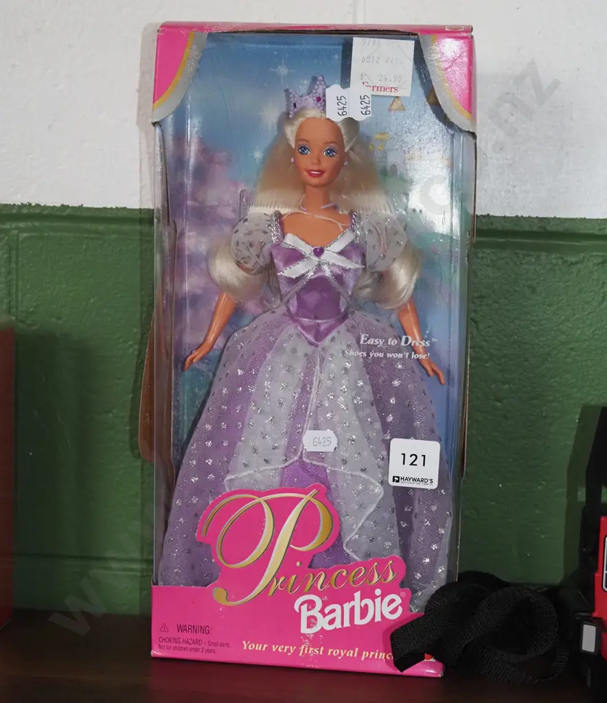 boxed Princess Barbie - damage to box Image 1++