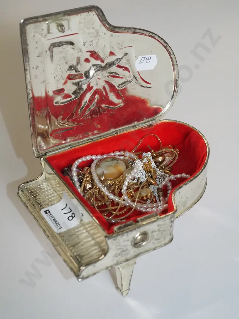 grand piano themed case and costume jewellery Image 1++