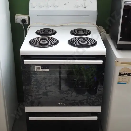 Westinhgouse 4 hob freestanding oven with warming drawer 