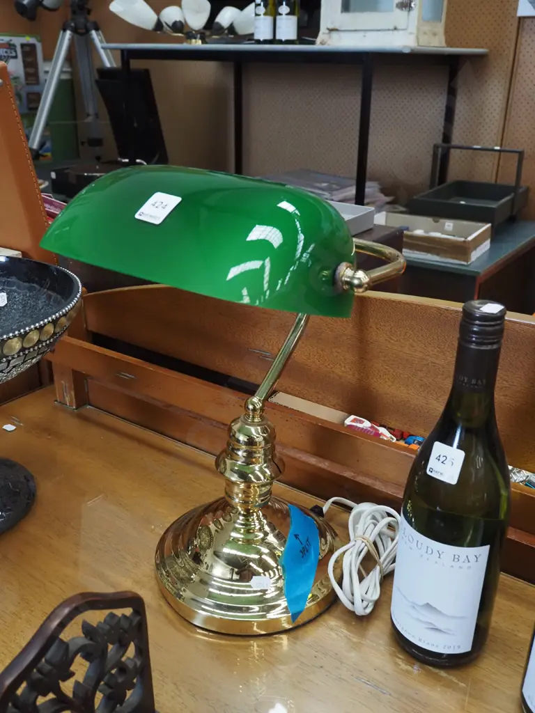 green glass based bankers lamp - crack to base Image 1++