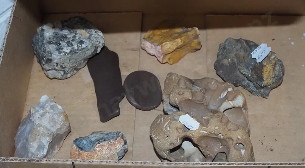 box; gem stones and other stones Image 1++