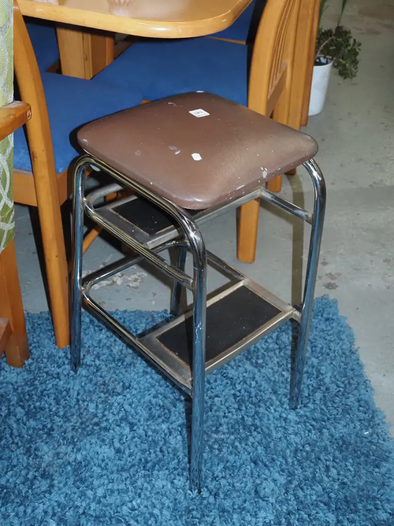 brown vinyl kitchen step stool Image 1++