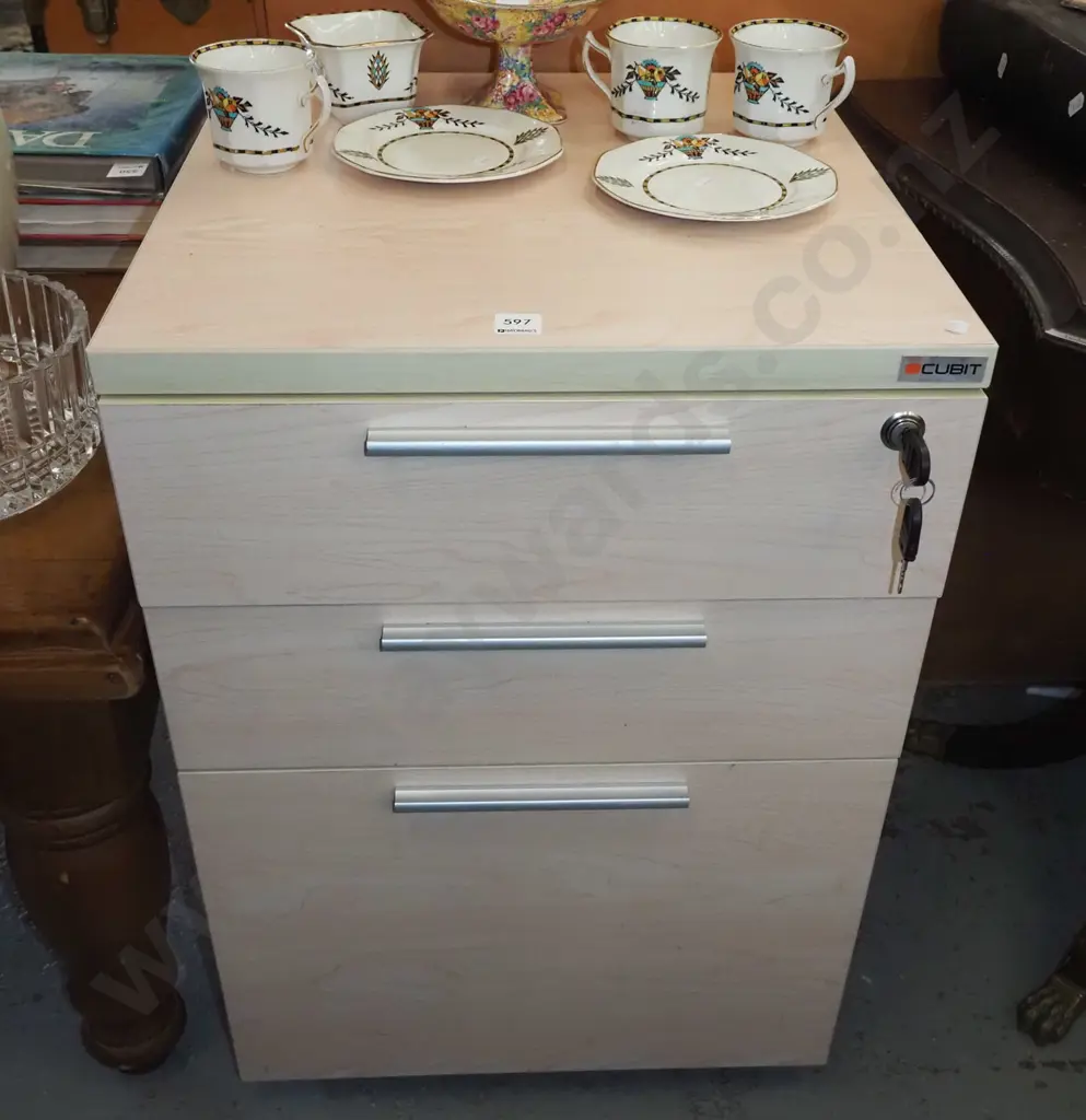 3 drawer office rollway with filing drawer  Image 1++