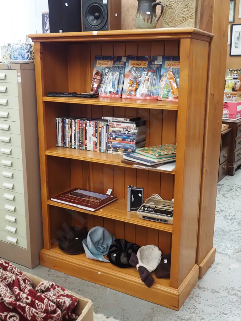 solid rimu bookcase H1490 W1000 D345 Image 1++