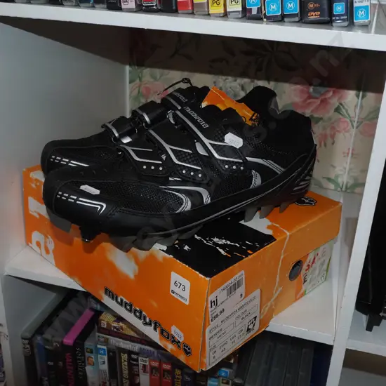 pair of Muddy Fox mountain bike shoes - size Euro 43 mens UK 9