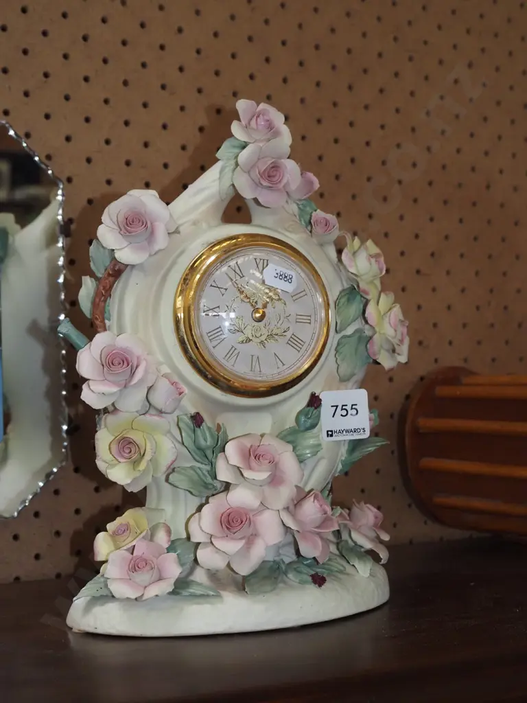 capodimonte floral mantle clock H250 (very slight damage) Image 1++
