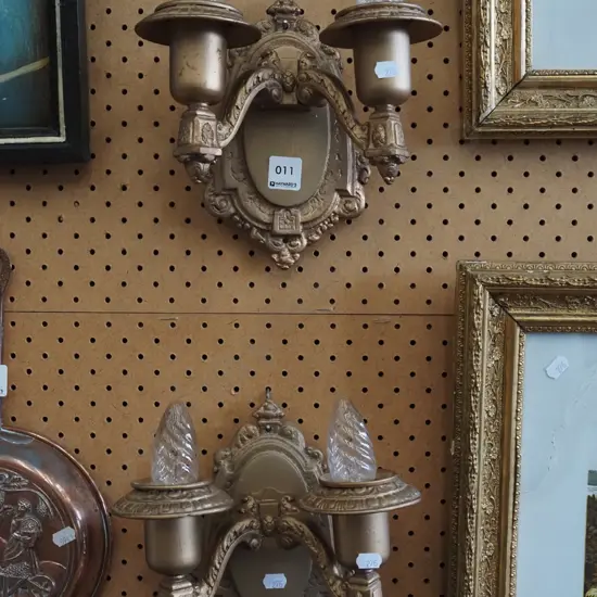 2x wall mounted double bulb light fittings