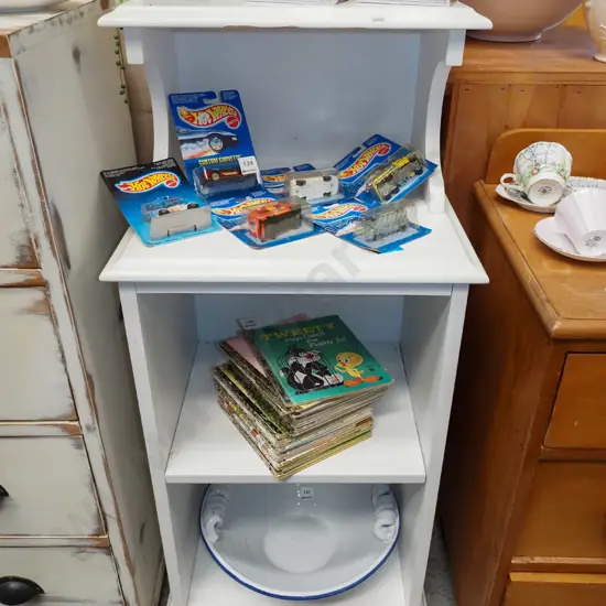 white painted shelving H1020 W455 D370
