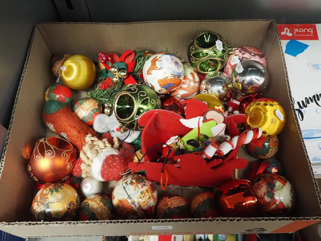 box; Xmas decorations Image 1++