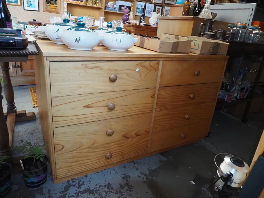 8 drawer pine chest H750 W1230 D480 Image 1++