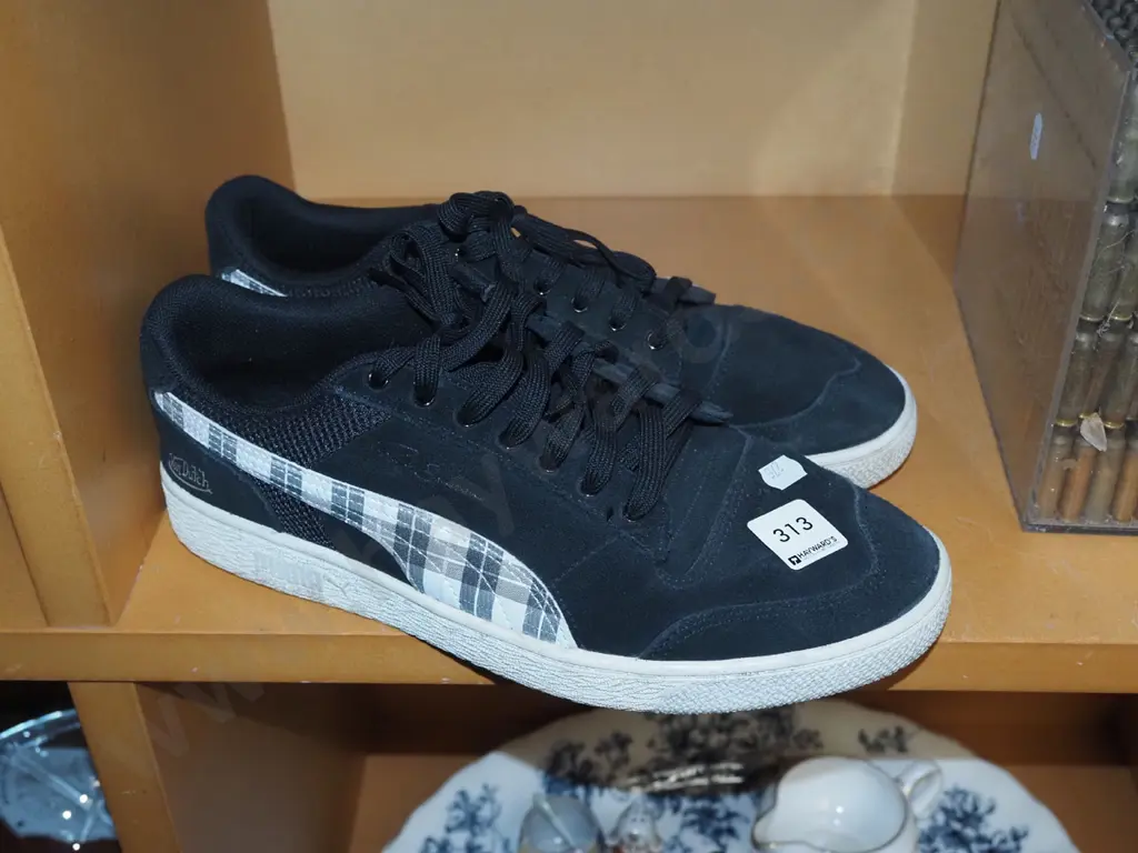 pair of Puma UK 9 suede sneakers Image 1++