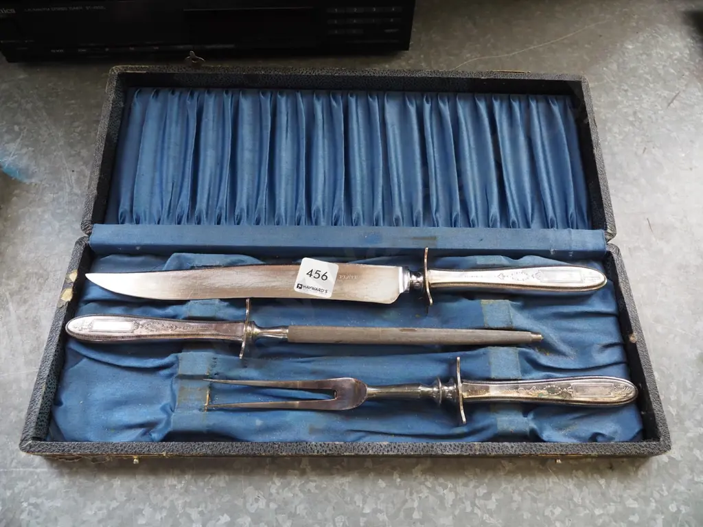 cased carving set Image 1++