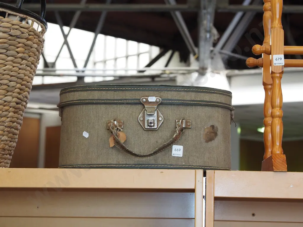 hat box Image 1++