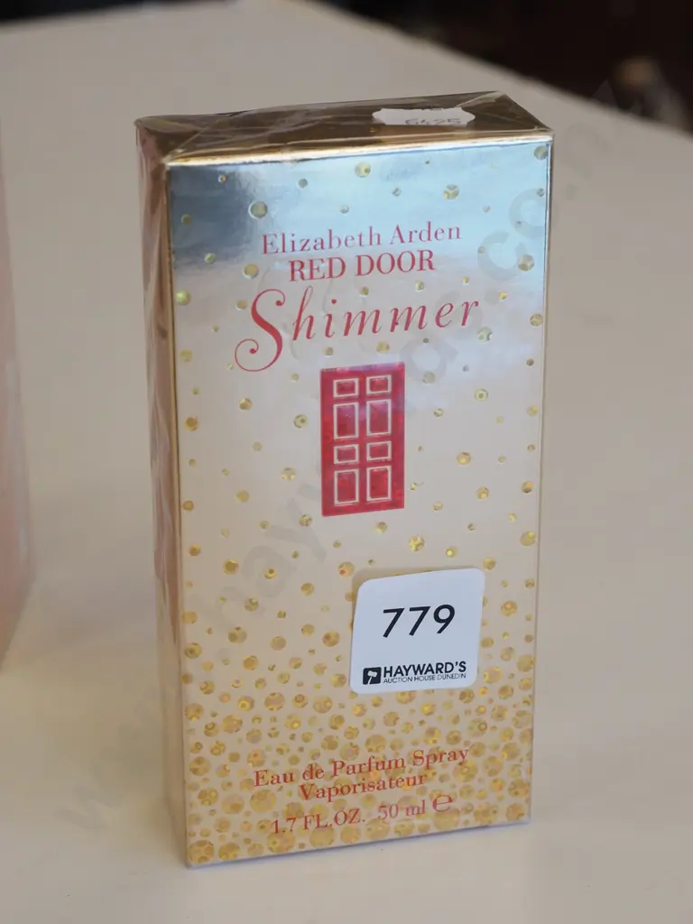 boxed as new Elizabeth Arden Red Door Shimmer eau de parfum 50ml Image 1++
