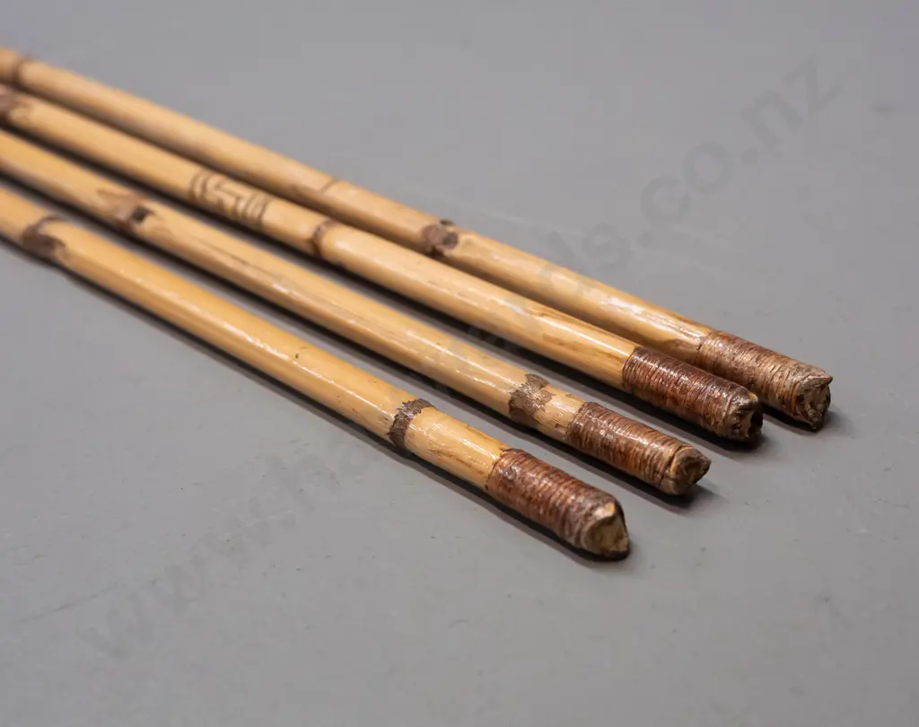 bow and 4 arrows with barbed cane-bound heads - Papua New Guinea - longest arrow L-1440 Image 1++