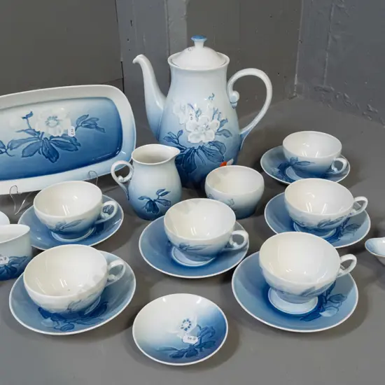 Bing & Grondahl tea / coffee set with 6 cups & saucers, cake plate, cream & sugar, 2 small dishes and 2 small pots -
