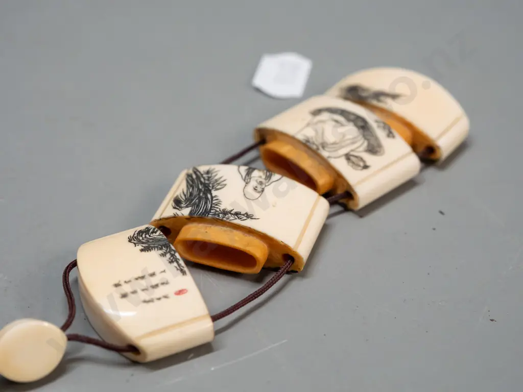 faux ivory or bone inro - 4 pieces held together with cord L-70 Image 1++