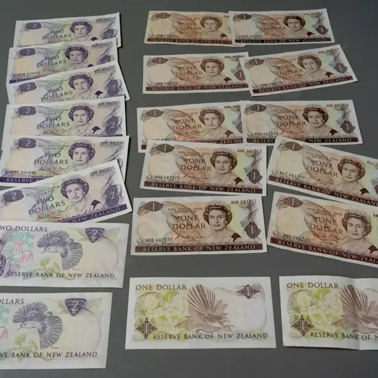 1980s-90s New Zealand $1 & $2 notes, 12x one dollar & 8x two dollar. In varying conditions.
