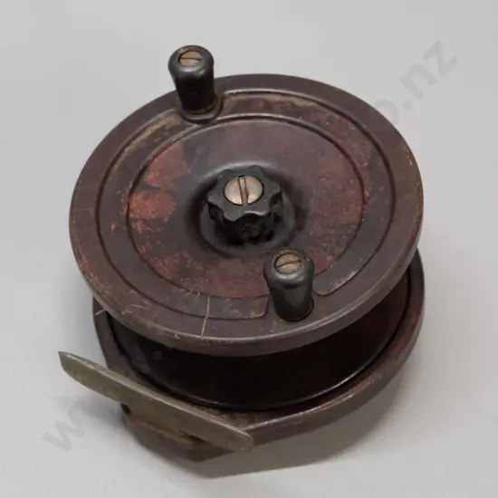 vintage bakelite and metal fishing reel marked Steelite Sydney - Diameter 120