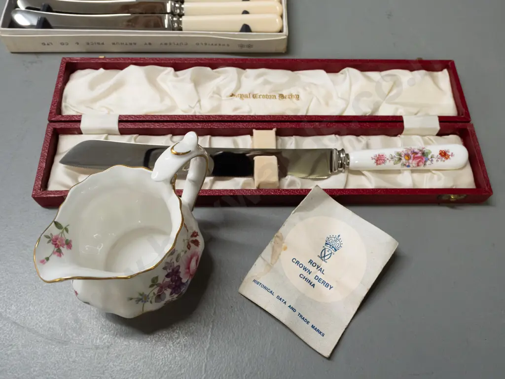 Royal Crown Derby "Posies" pattern cased bread knife & small jug, and set of 6 faux-bone handled knives Image 1++