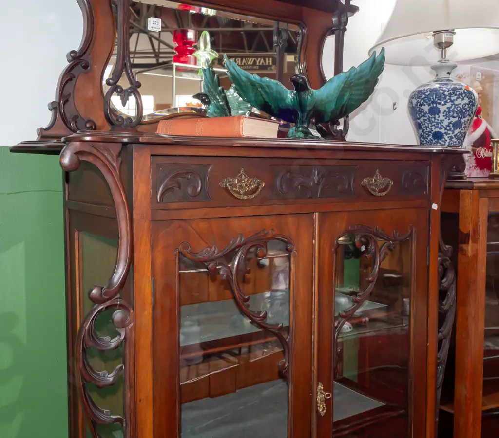 art Nouveau walnut parlour display case, pierced and carved pediment above shaped bevel edged mirror, Image 1++