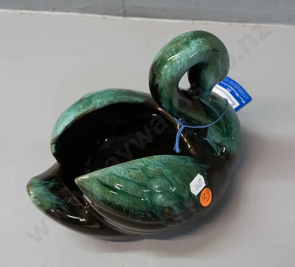 Blue Mountain pottery swan vase with original label and tag H-160 L-190 Image 1++